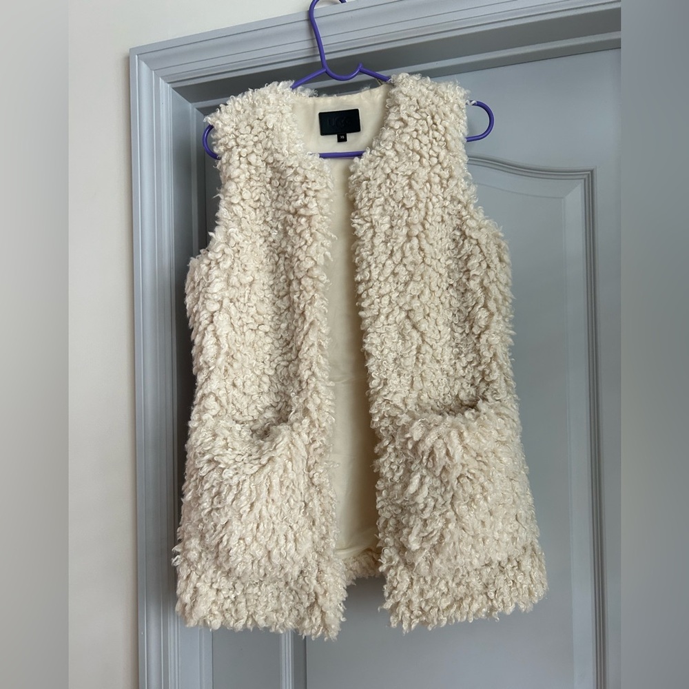 White-ish Fur Vest (faux) UGG, like brand new